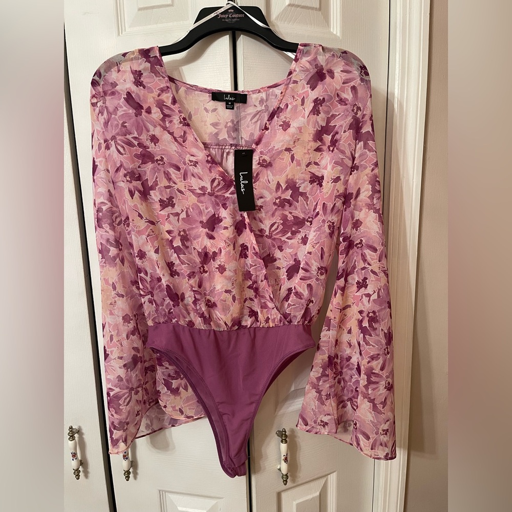 Lulu’s Purple Floral Bodysuit - Long Sleeve - V-Neck- Balloon Sleeves NWT
